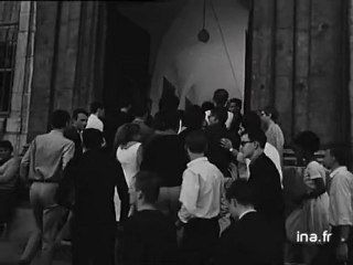 Elèves attendant les résultats du bac