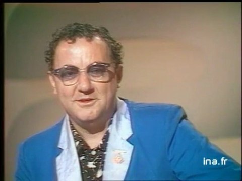 COLUCHE recordman du monde de vitesse - Archive vidéo INA