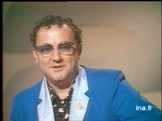 COLUCHE recordman du monde de vitesse - Archive vidéo INA