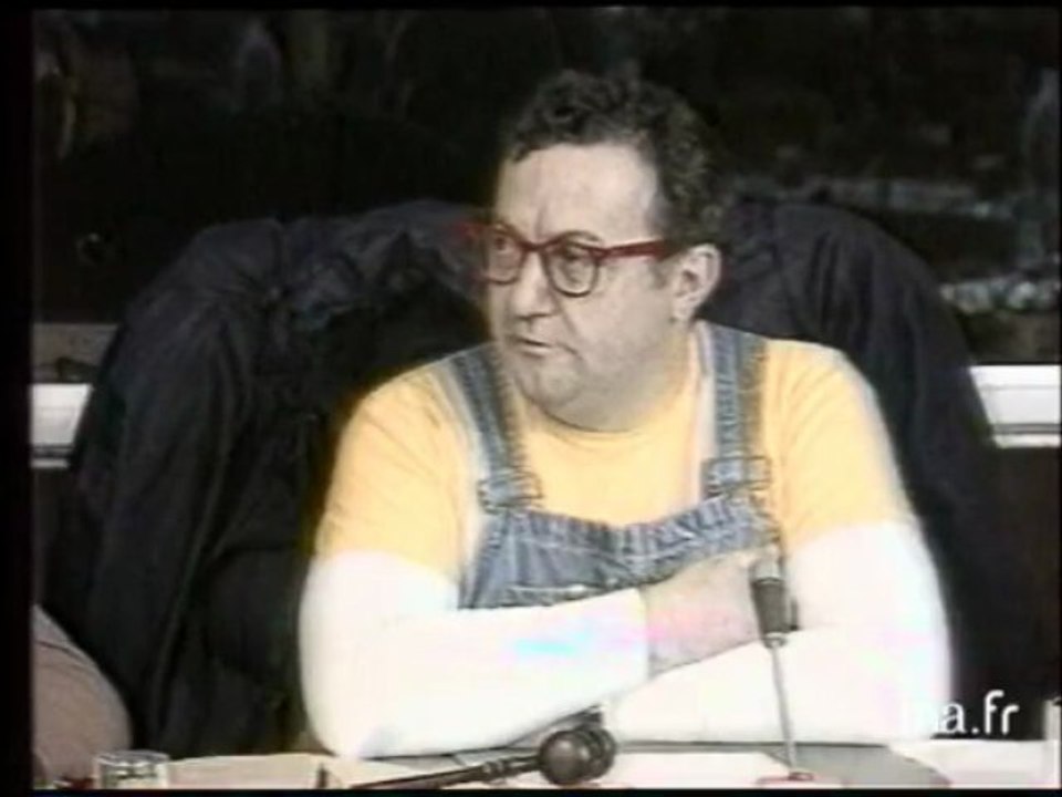COLUCHE au Parlement européen - Archive vidéo INA
