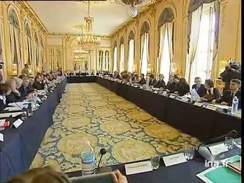 [Tour de table des intermittents et Renaud Donnedieu de Vabres]