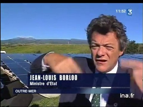 Energie : [Jean Louis Borloo en visite dans une station de fourniture d'énergie renouvelable]