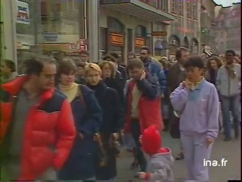 Manifestation à Besançon des partis de gauche, associations des droits de l'homme : venue de LE PE