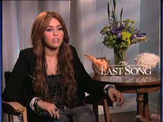 Miley Cyrus - On-Screen Kiss With Co-Star Wasn't Acting