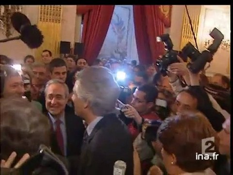 Matignon : passation des pouvoirs entre Jean-Pierre Raffarin et Dominique De Villepin
