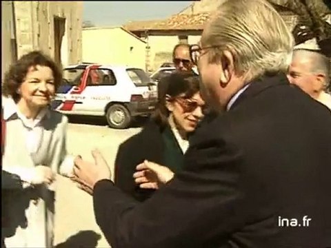 LE PEN/500 SIGNATURES