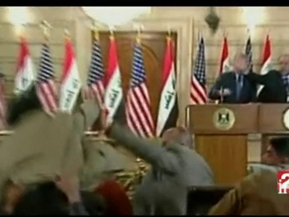 [Les suites de l'incident des chaussures lancées sur le président George Bush]