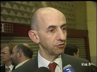 Saint Denis : un adolescent se tue en sautant d'un train