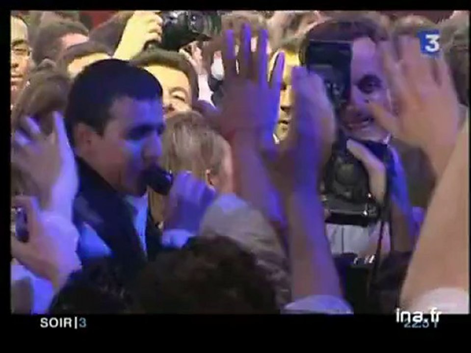 A la veille de son sacre, Nicolas Sarkozy ouvre les festivités avec des jeunes de l'UMP