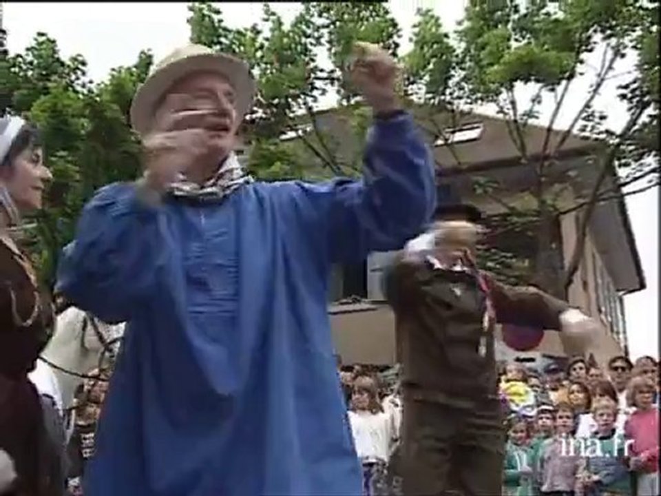 La fête du tricentenaire de la naissance de Voltaire à Ferney Voltaire