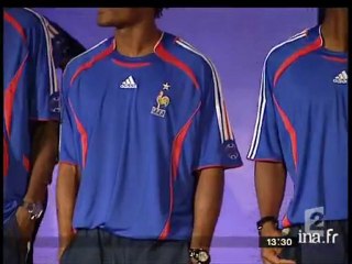 Football : nouveau maillot des Bleus