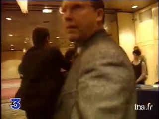 Le premier ministre chinois Zhu Rongji interpellé par des militants de RSF