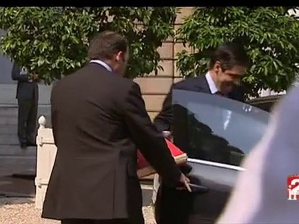 [Dernier conseil des ministres avant les vacances]