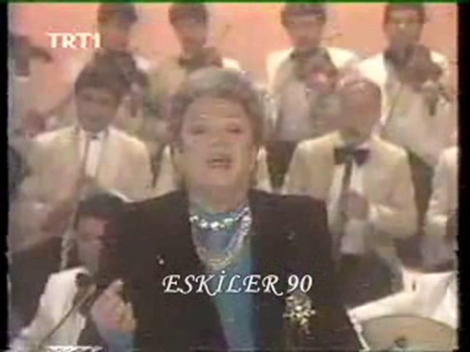 zeki müren -gözlerin doğuyor gecelerime-(ş.y)