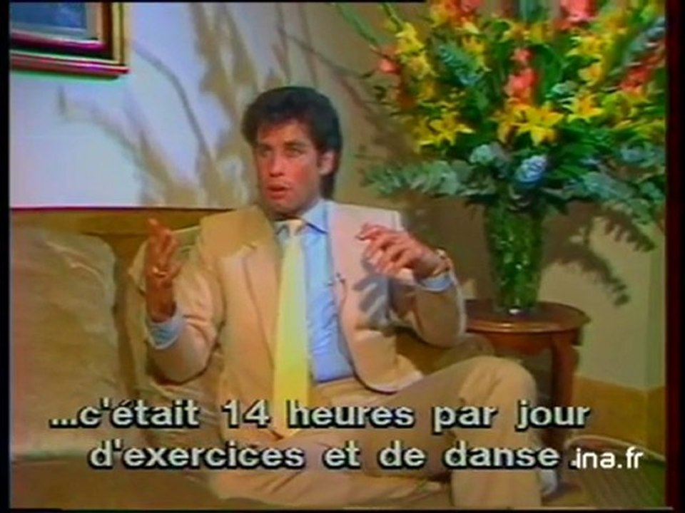 TRAVOLTA + extrait staying alive