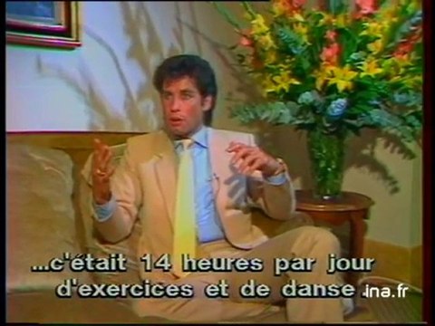 TRAVOLTA + extrait staying alive