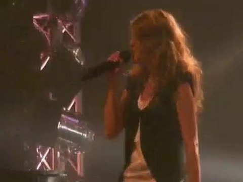 julie zenatti en concert au theatre dejazet