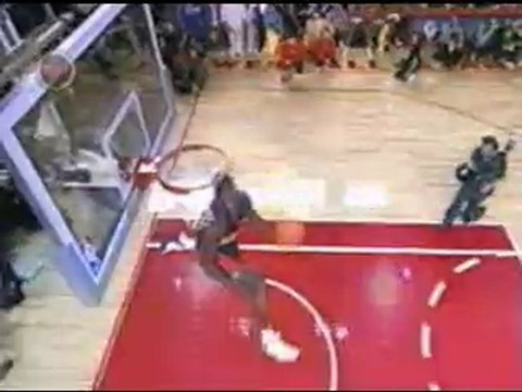 Jason Richardson's Dunk (Between The Legs Reverse)