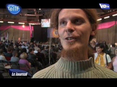 La grande prêtresse du câlin attire des foules (Val-d'Oise)