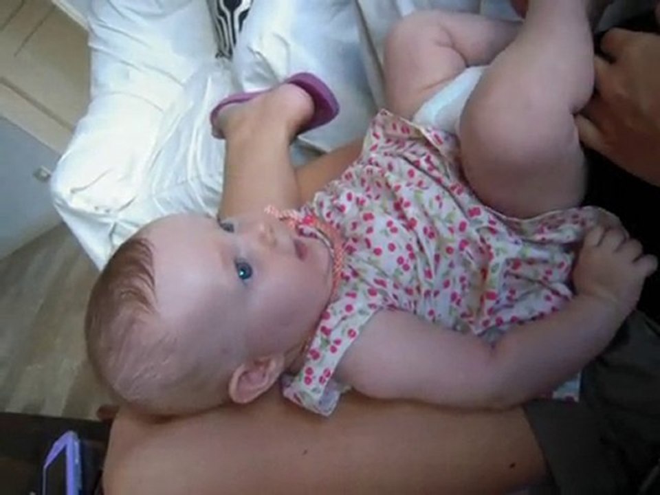 Premiers rires de Théoline!