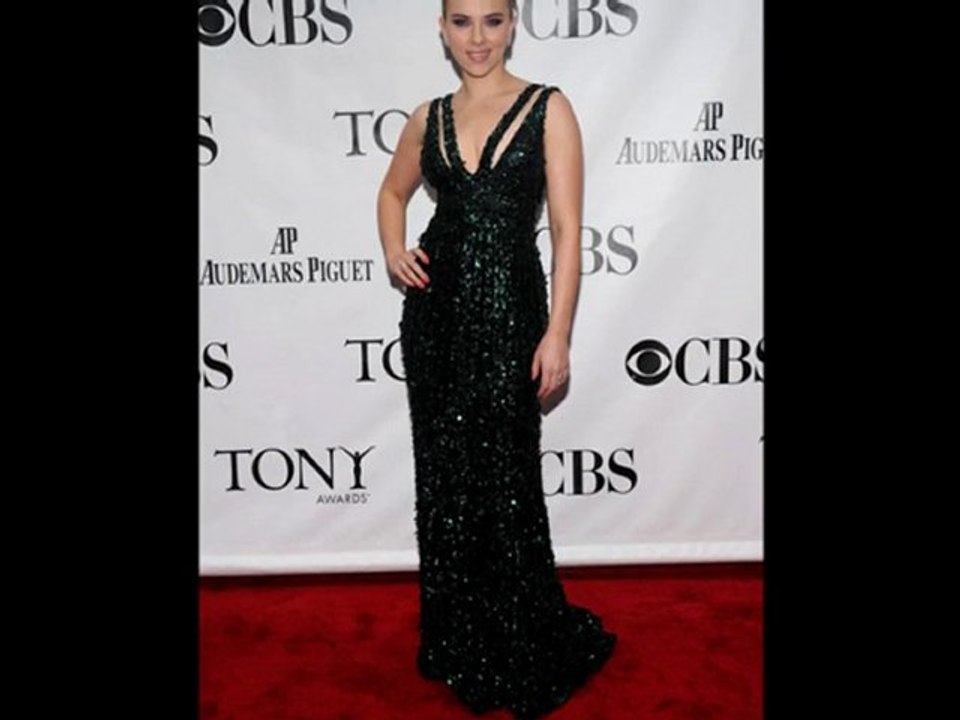 Curvy Celebs Who Dress for Their Body: Scarlett Johansson