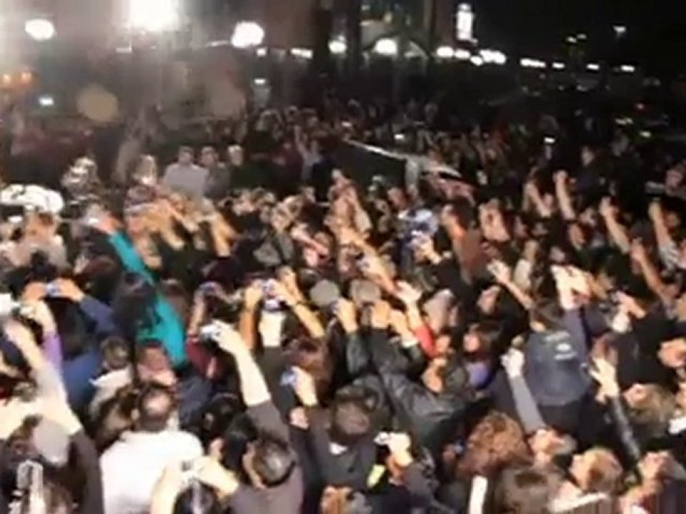 Shakira gets Loca in  parking arena show in Anaheim 25.10.10