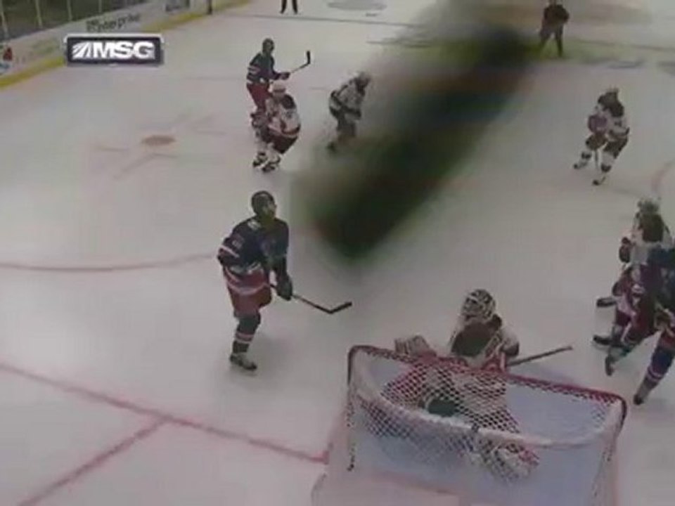 Hockey disastro e videocamera distrutta