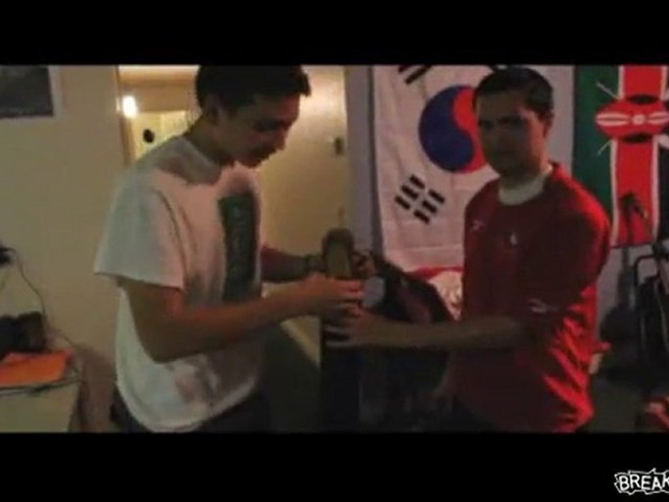 Il cannone spara scarpe fa centro al primo colpo