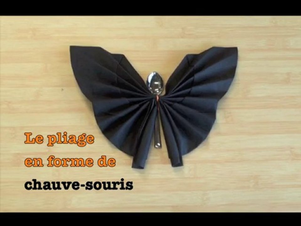 Pliage de serviette chauve-souris pour Halloween