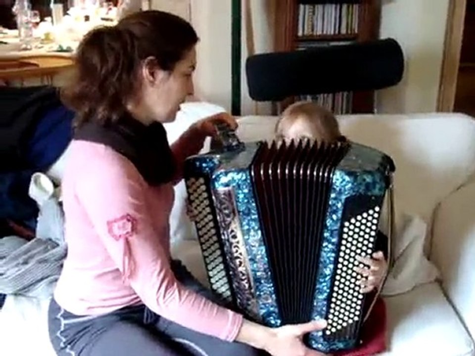 et Clémence à l'accordéon