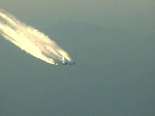 Cruzamento no ar de um Air Bus A380 e um Boing 747