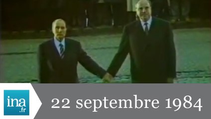 20h Antenne 2 du 22 septembre 1984 - Mitterrand et Kohl main dans la main à Verdun - Archive INA