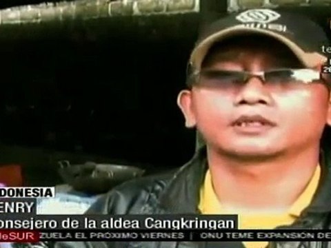 Al menos 40 mil evacuados ante inminente erupción de volcán Merapi en Indonesia