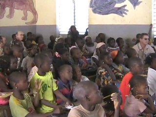 les boîtes à pharmacie des écoles