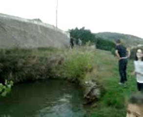saut en velo dans l'etang de seb