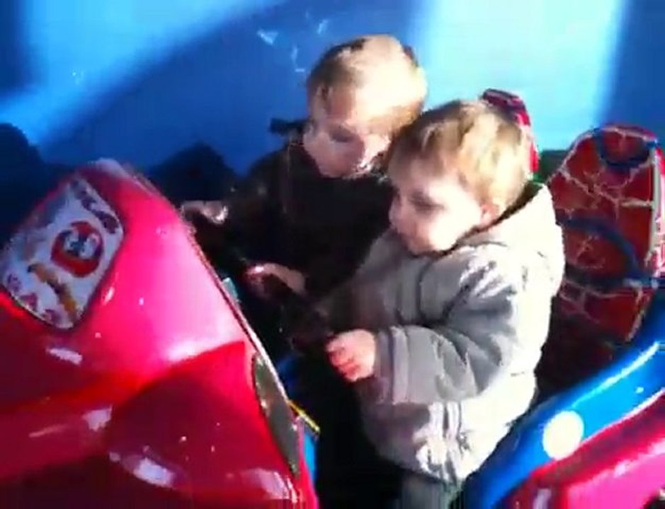 Les Frerots Font Du Manege