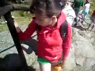 W czym ludzie wchodzą na Śnieżkę