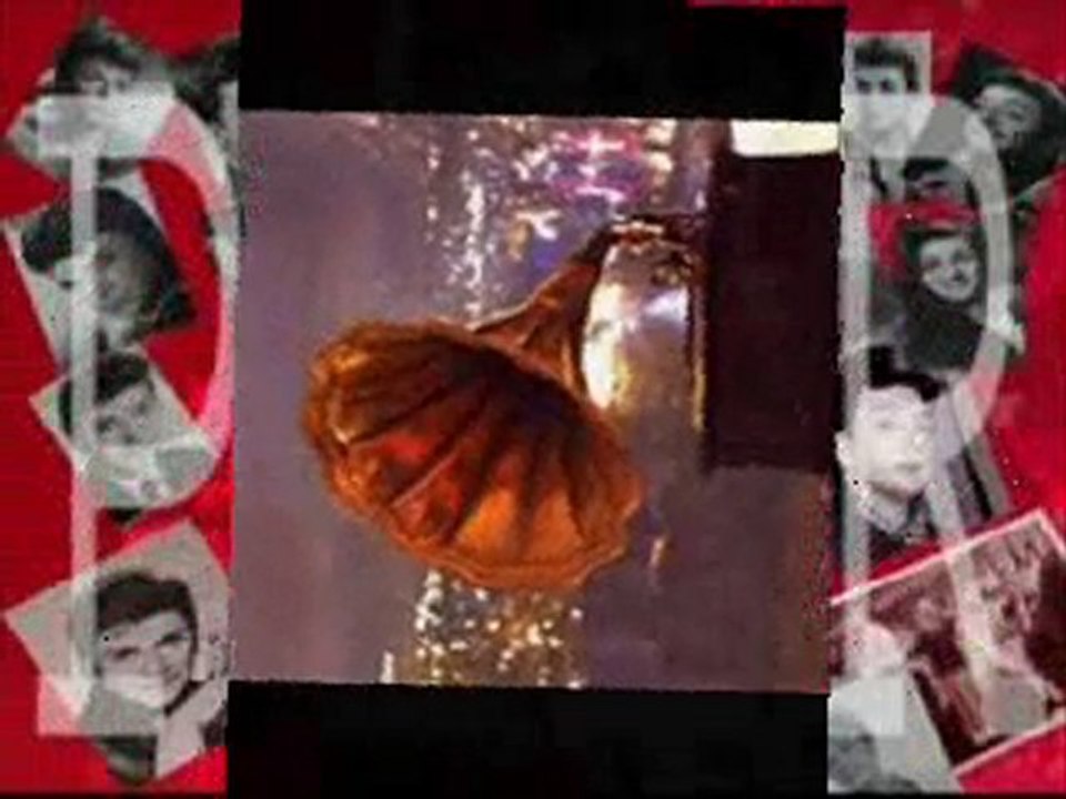 ZEKİ MÜREN - GÖZLERİNİ GÖZLERİMDEN AYIRMA HİÇ NE OLUR