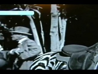 Travel Back to the 1920s with a Mobile Cell Phone & Spooky Halloween Music 🎃