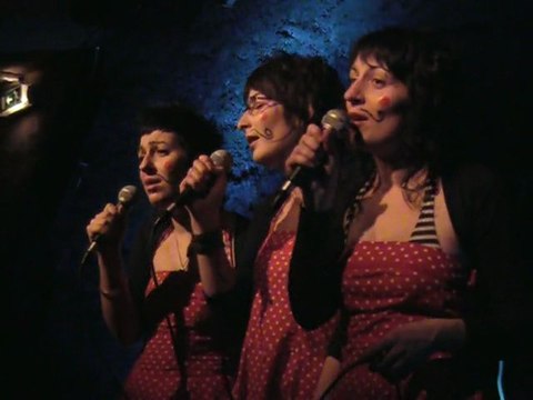 LES SOEURS MOUSTACHE : Sans un mot