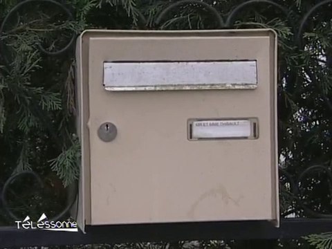 Les pneus de la femme de Bernard Thibault crevés!