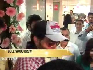 Vivek Oberoi invites Abhishek for his wedding!