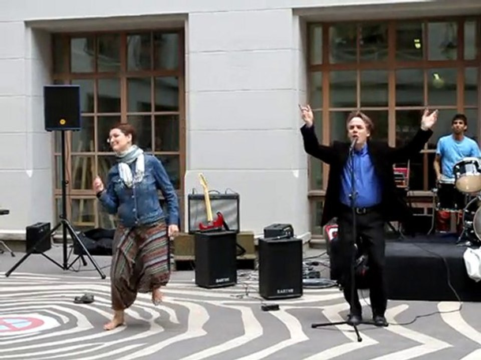 Je vais à rio interpreté par Roger.