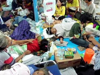 Indonesia battles to aid tsunami survivors as toll tops 400