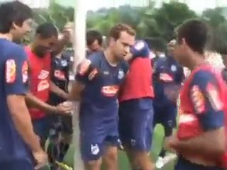 Eduardo finaliza a empujones entre Neymar y Marcel