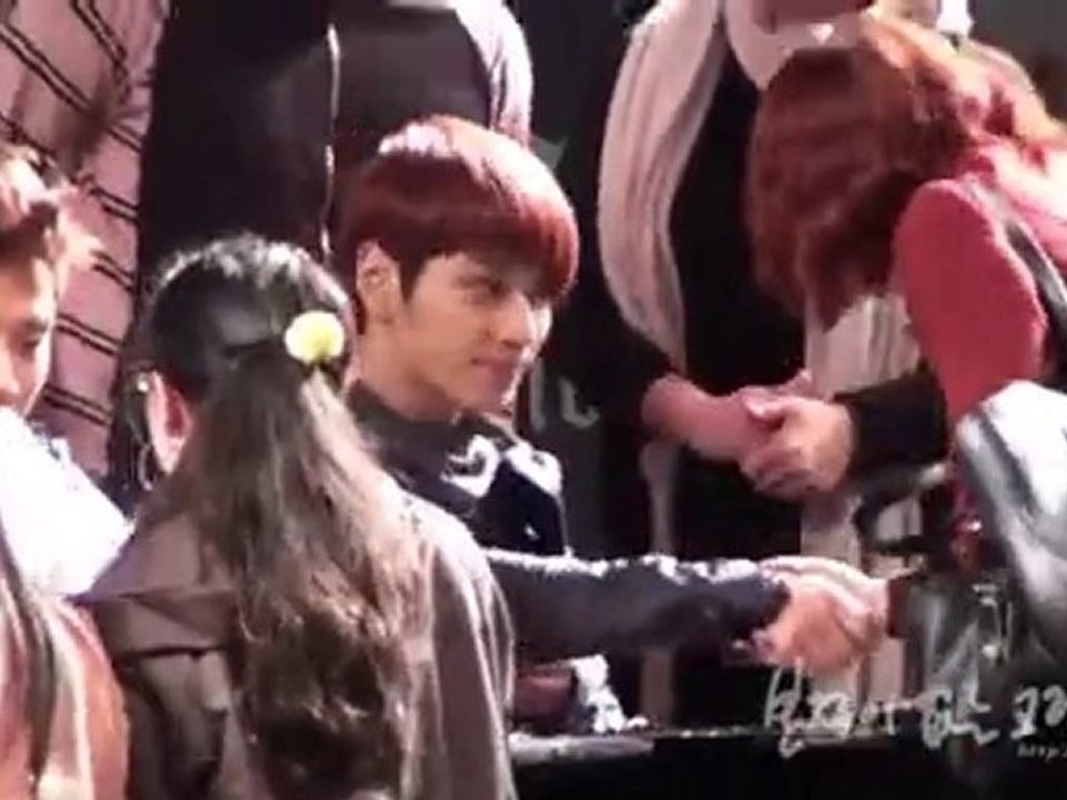 101024 Yongsan Fansign - Chan cam3