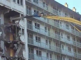 Démoliton HLM bourg, Ain  1ère partie