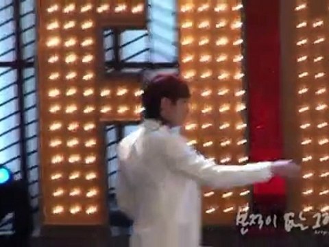 101029 2PM Cute Chansung Knocks Into Board Cam