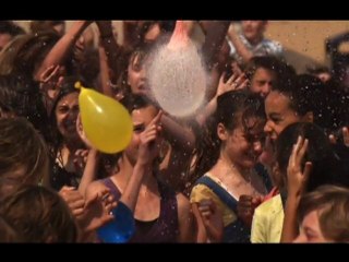 De beaux ballons a eau qui débordent