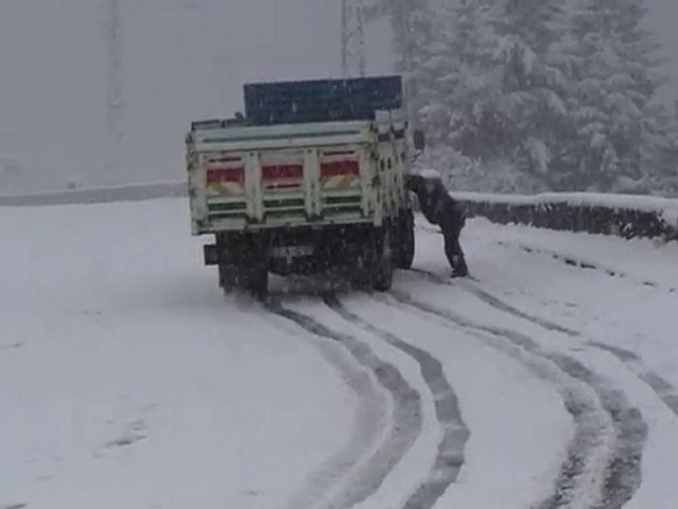 haberhemşin.com ayder yaylasında kar.